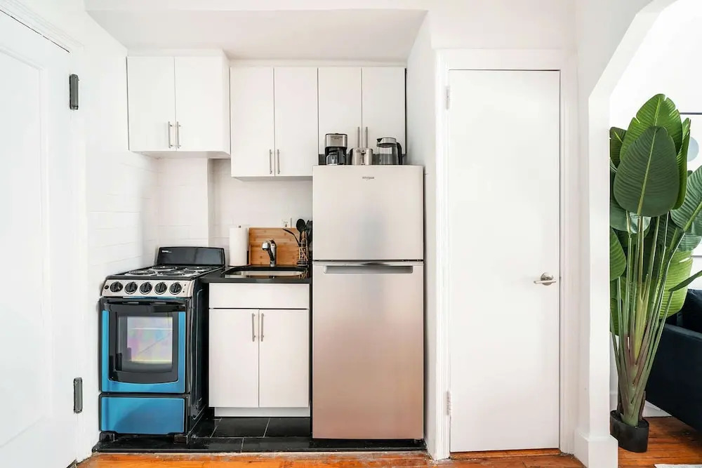 444-2f New Spacious Studio Hell s Kitchen Elevator Bldg