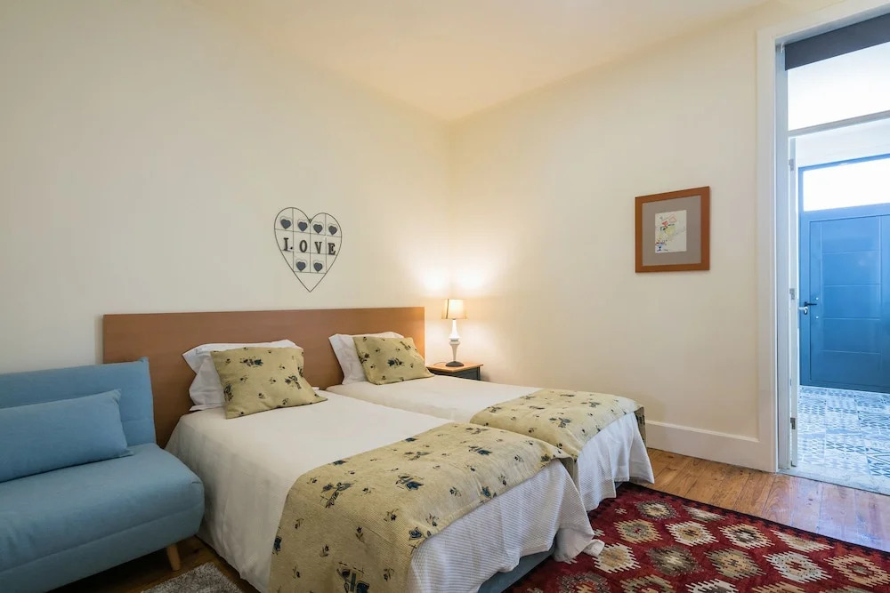 Apartamento A Francos Artist Painting 1