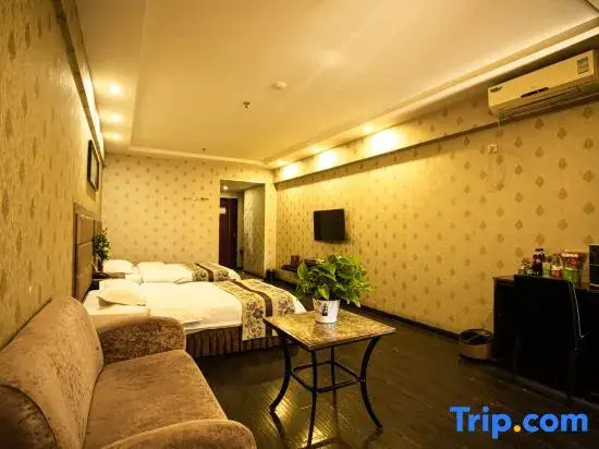 Yining Zhangzhou Business Hotel