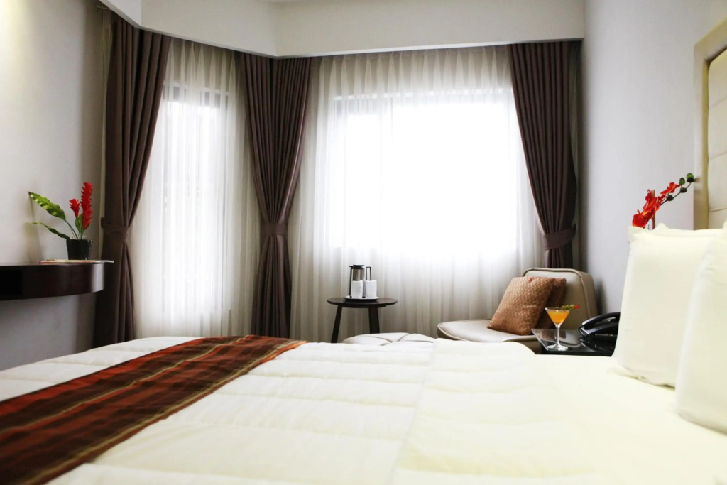 Castle Peak Hotel