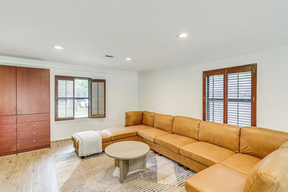 Spacious Houston Home w/ Pool - Near The Galleria!