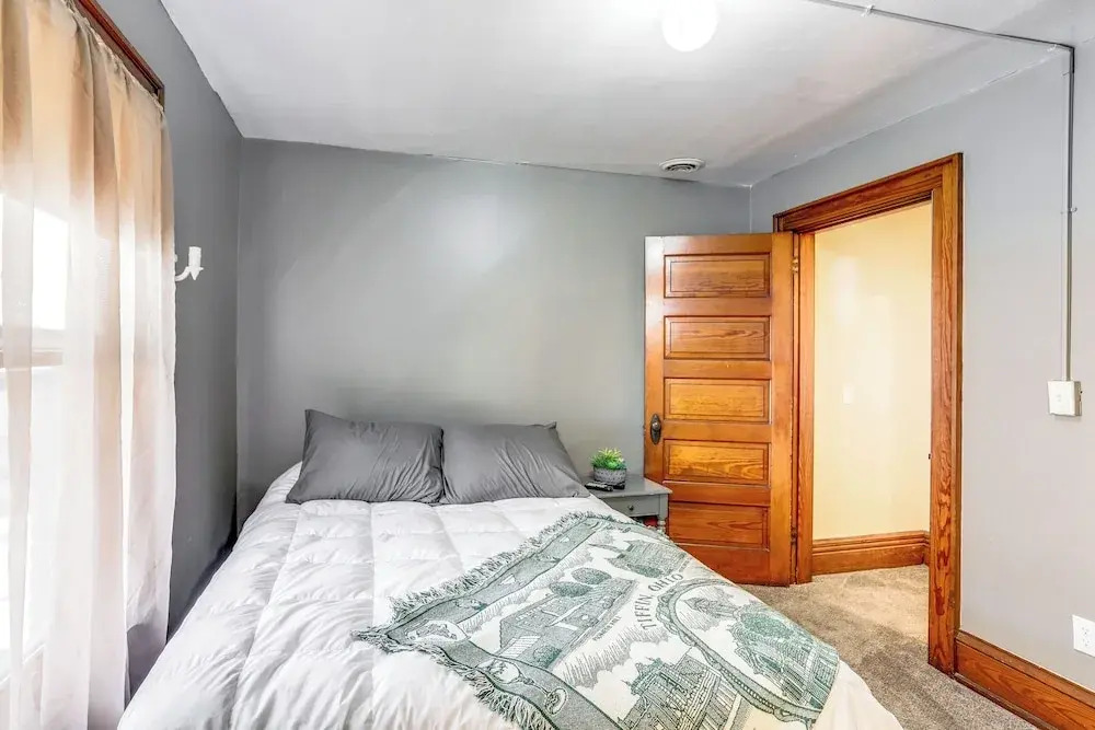Historic Tiffin Home ~ Half Mi to University!