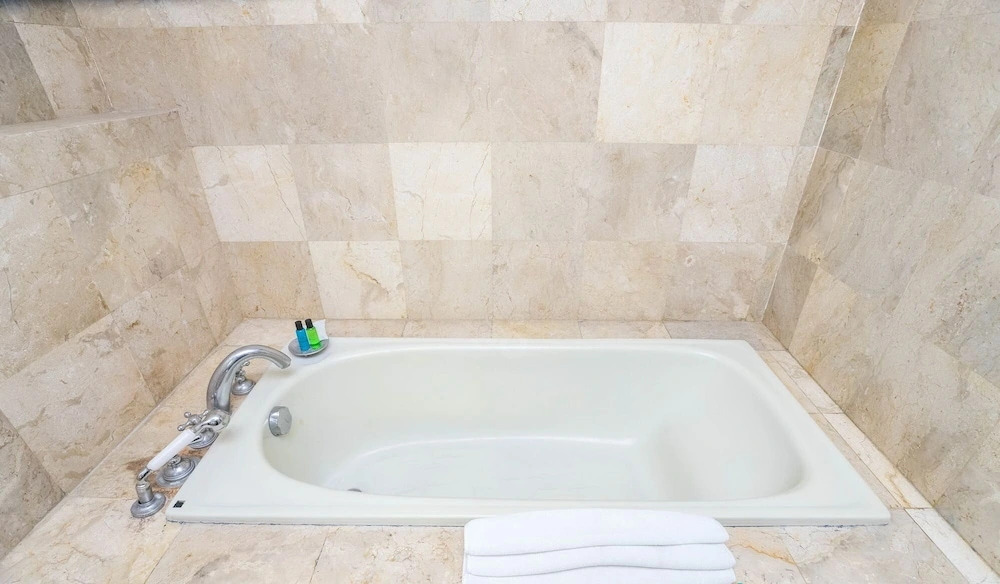 3 bedroom villa river side Legian