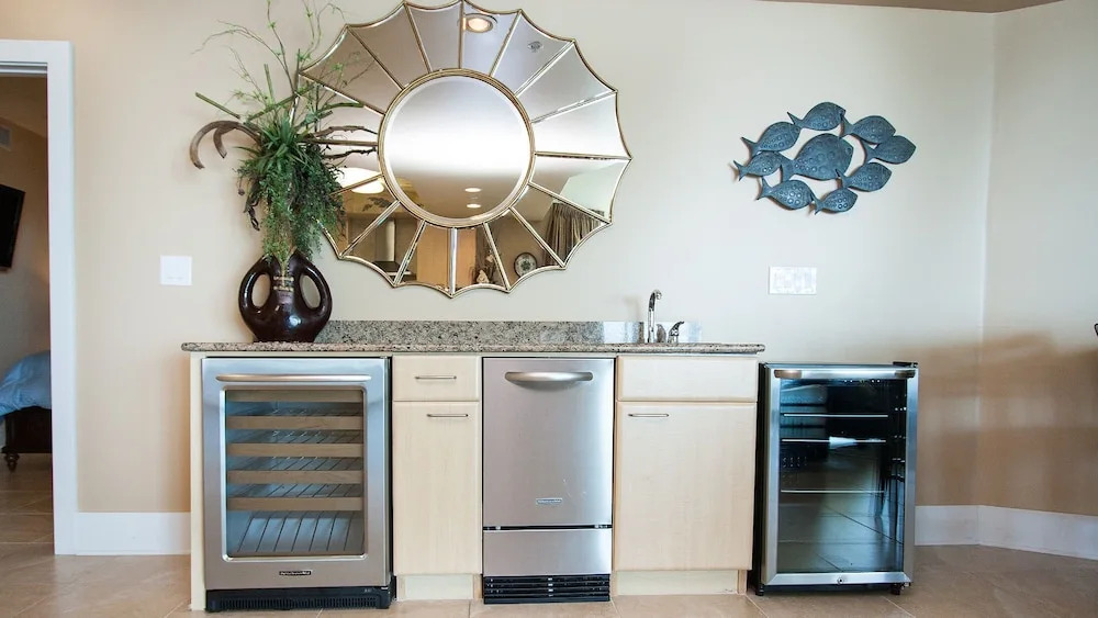 Four Bedroom Condo, Spacious Balcony Overlooking Gulf - Unit Crc1210