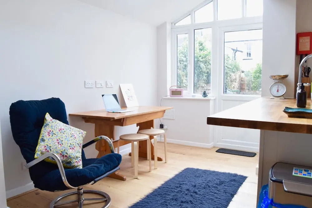 Spacious 3 Bedroom Family Home With Back Garden