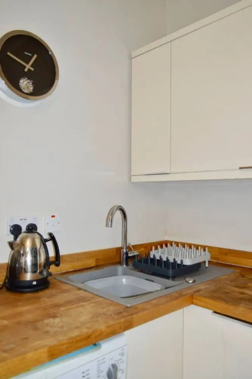 Modern Open-plan Leith Flat