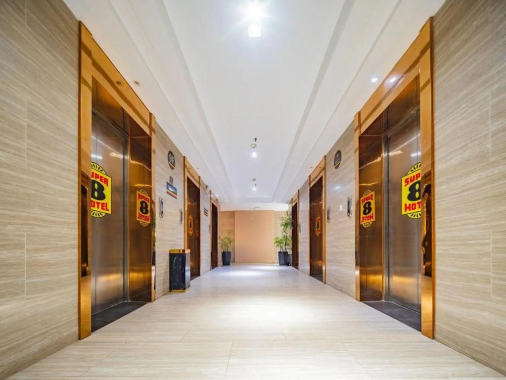 Super 8 Hotel