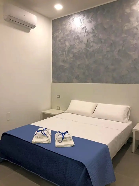 3 Rooms Chiaia
