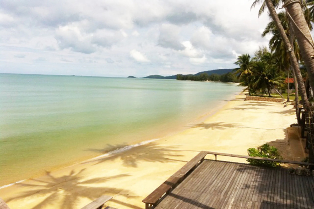 Lipa Lodge Beach Resort