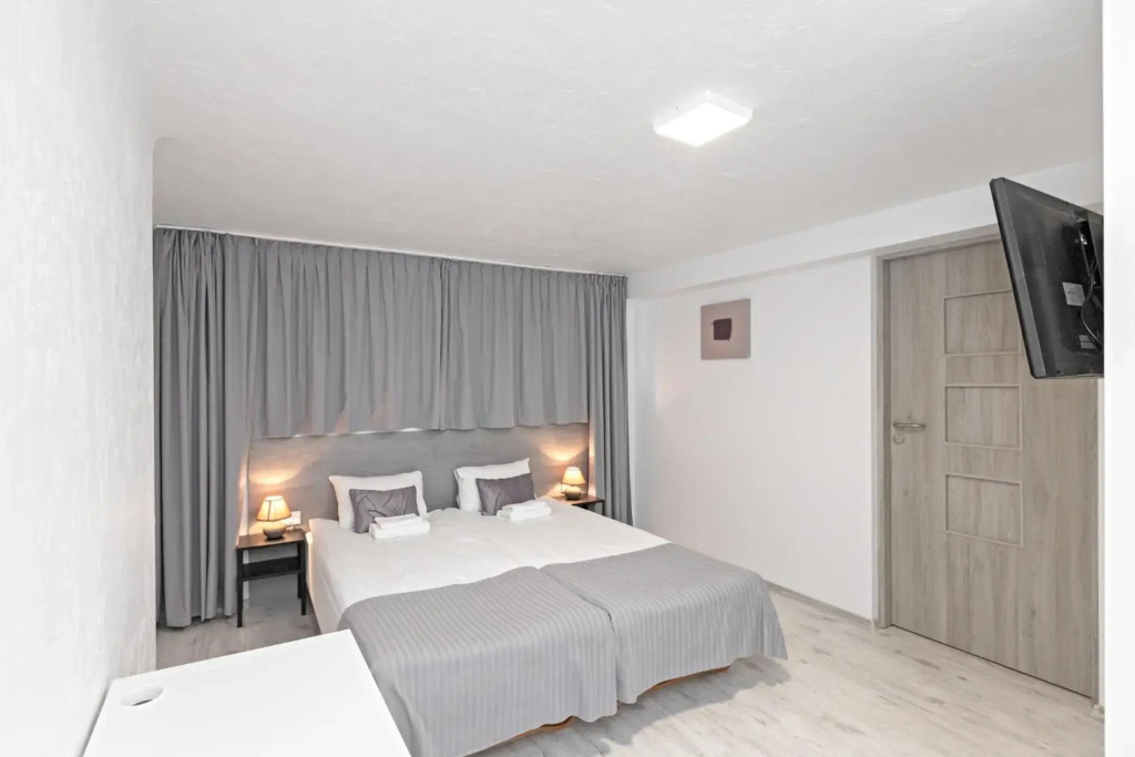 HappyInn Rooms