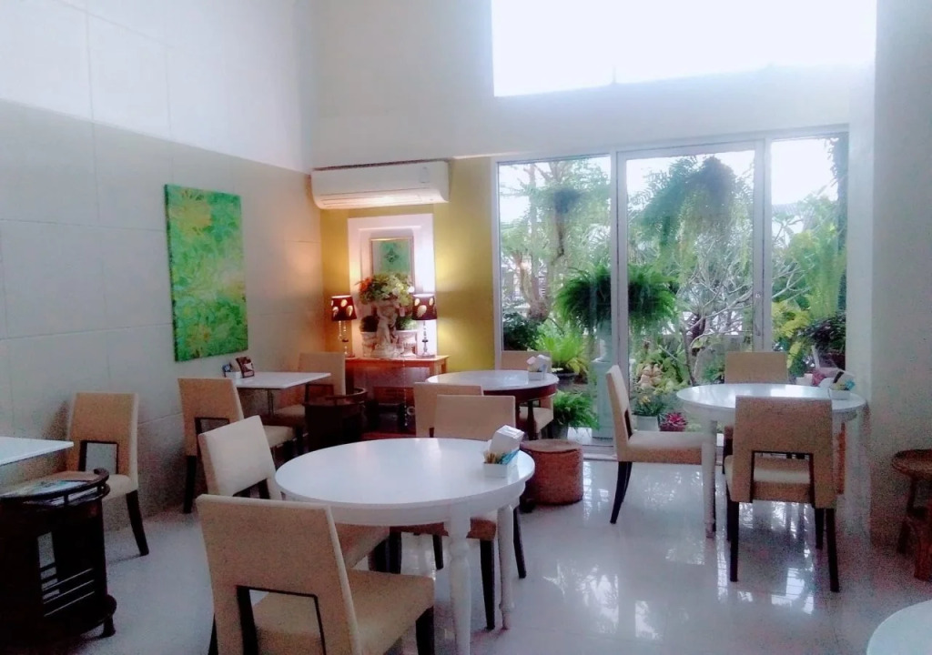 Siri Thani Hotel