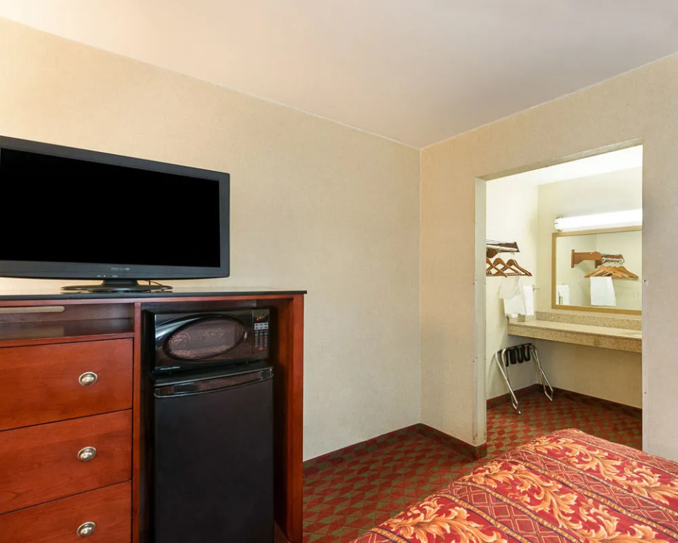 Econo Lodge College Park