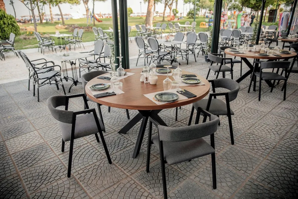 ZOI Girni - Seaside Hotel