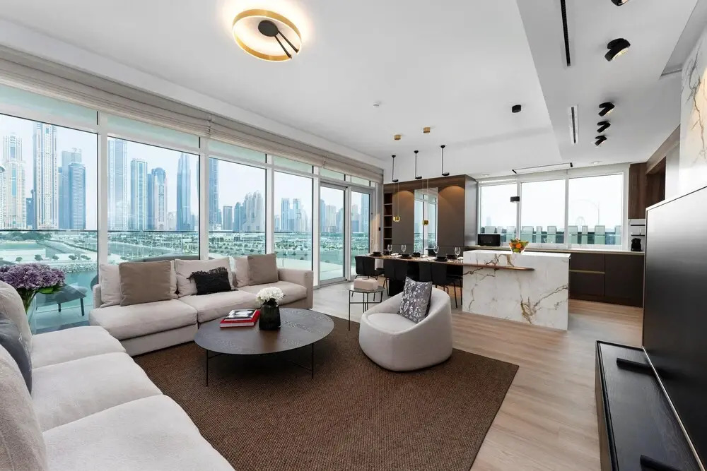 Maison Privee - Deluxe 3BR Apt w/ Dubai Marina View and Beach Access