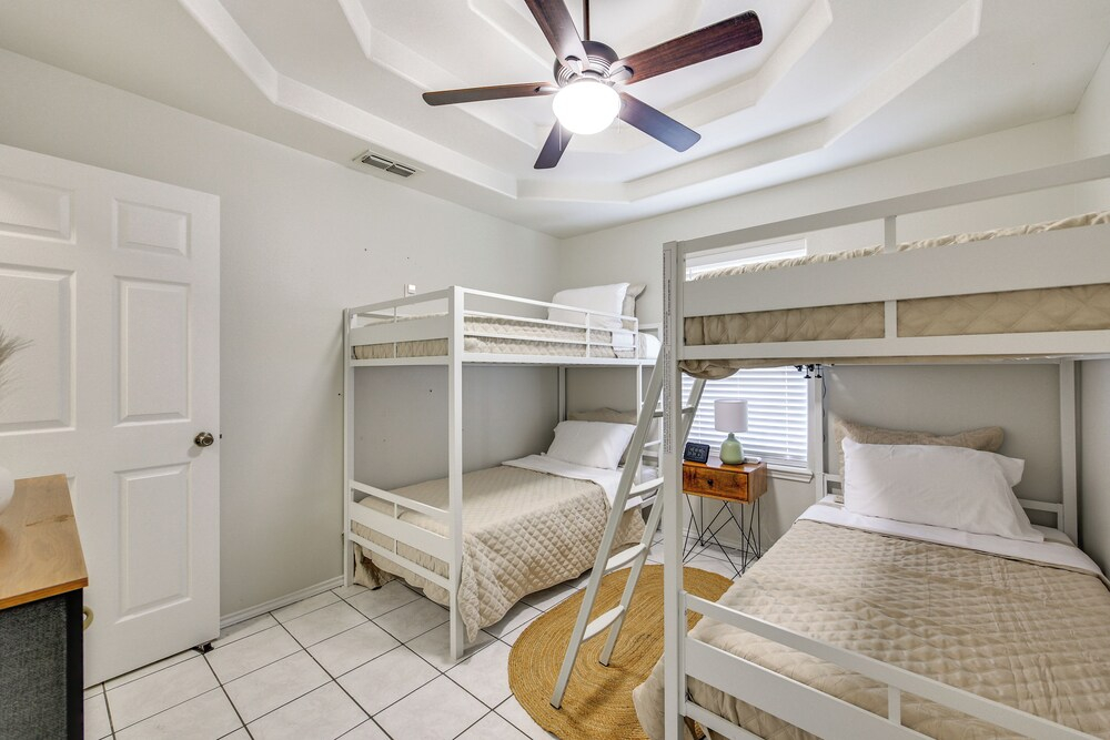 Welcoming Edinburg Apartment - Pet Friendly!