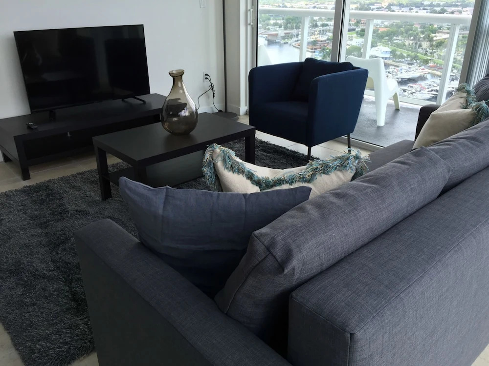 LYX Suites by the Miami River