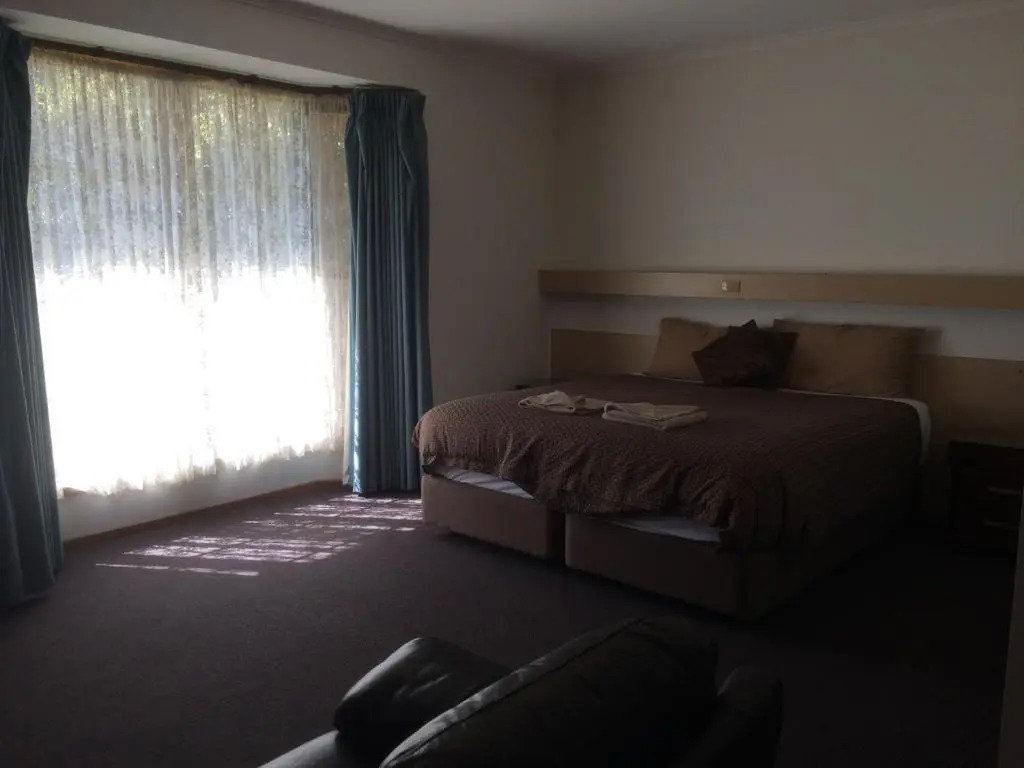 Ambassador Motor Inn