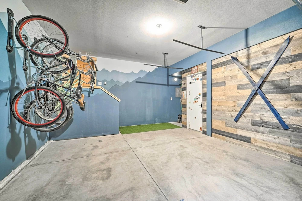 Bikes, Grill & Views: Luxe Truckee Cabin!