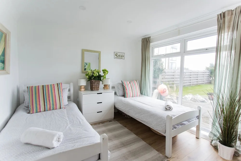 Fairlight - Charming coastal home on the beach