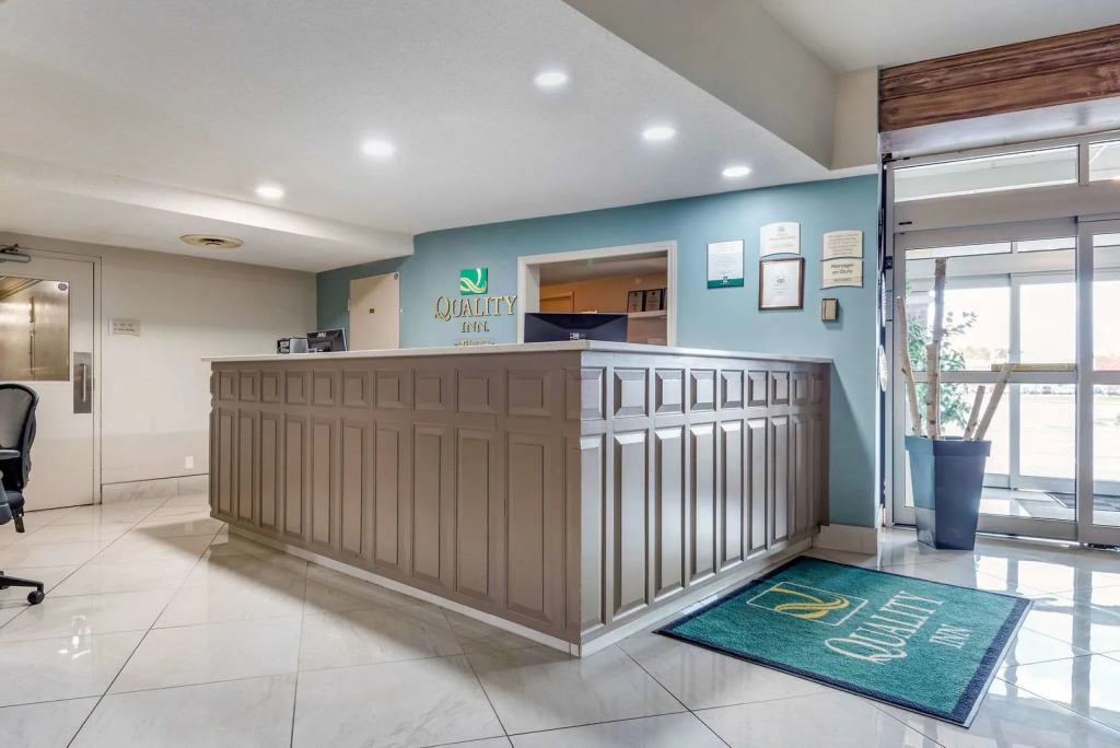 Village Inn & Suites
