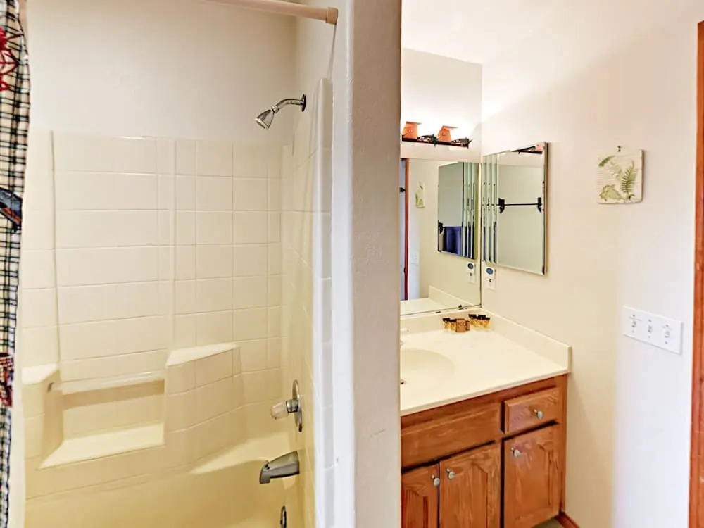 1174 Alameda Rd Home 4 Bedrooms 2 Bathrooms Home