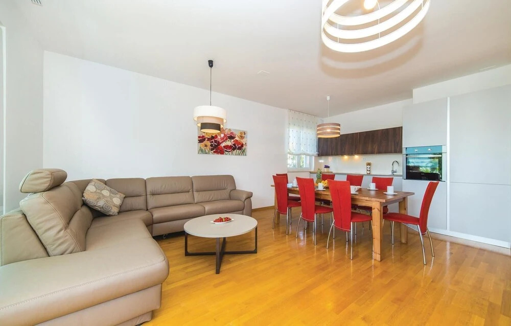 Stunning Home in Kastel Gomilica With Wifi and 4 Bedrooms