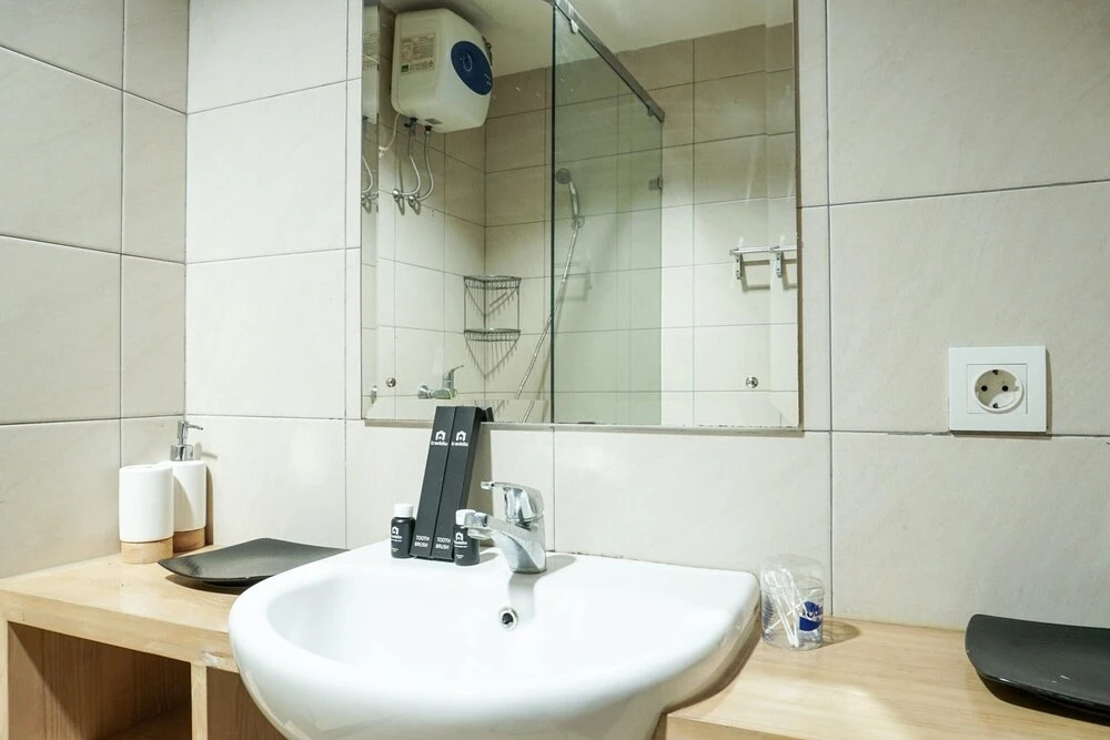 Modern 1BR Good City View Central Park Apartment By Travelio
