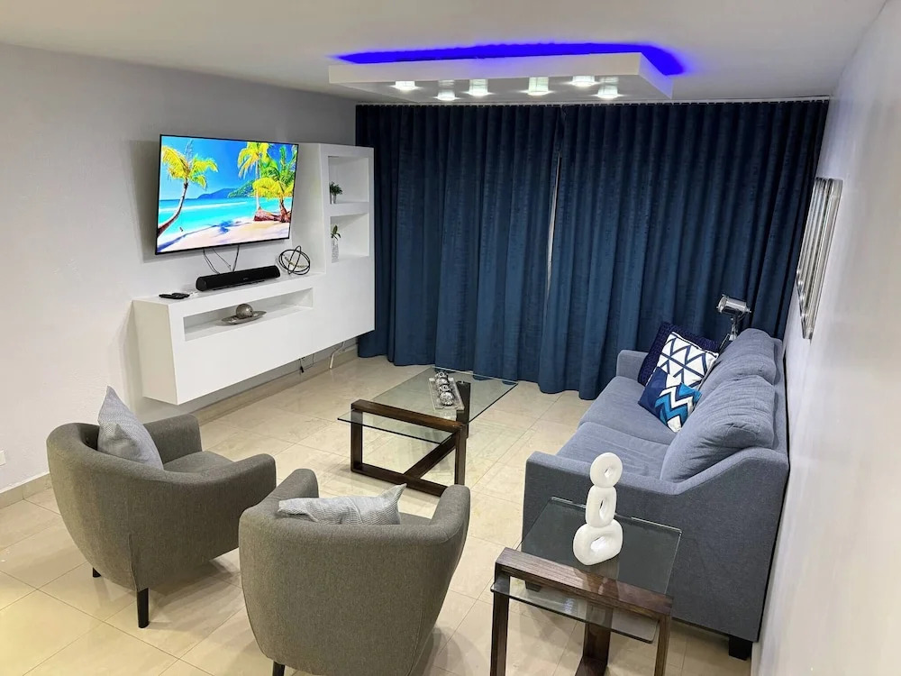 Isla Verde Beachfront Retreat With Parking