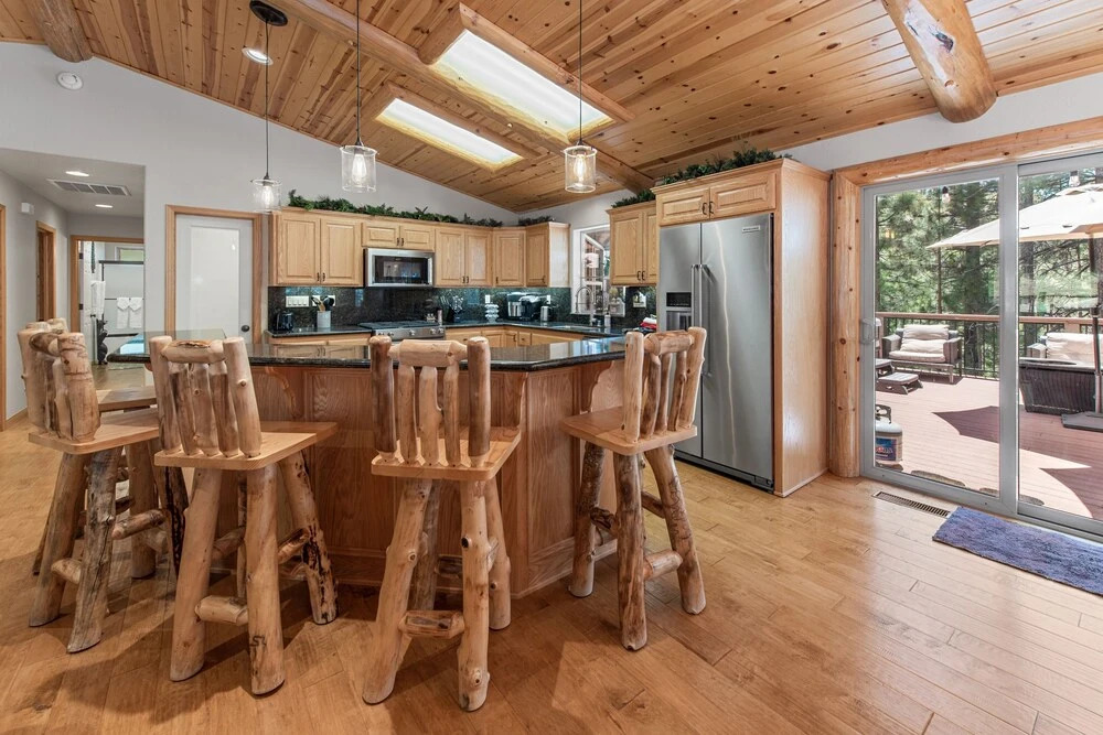 Paradise Peak - One Of Kind And Breathtaking Log Cabin With Hot Tub And Game Room! 3 Bedroom Cabin