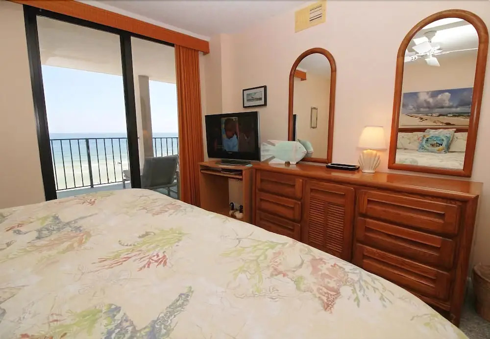Windrift 410w 2 Bedroom Condo by RedAwning