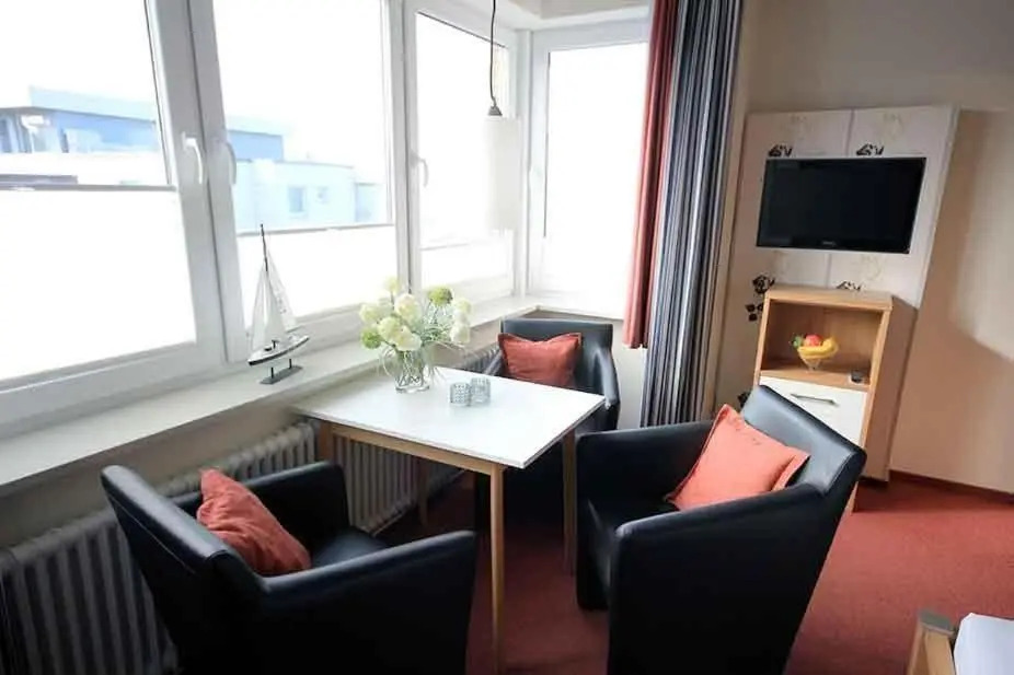 Kleine-Ferienwohnung-6-Strandnah-und-mit-Meerblick-im-Haus-Seeluft-Duhnen
