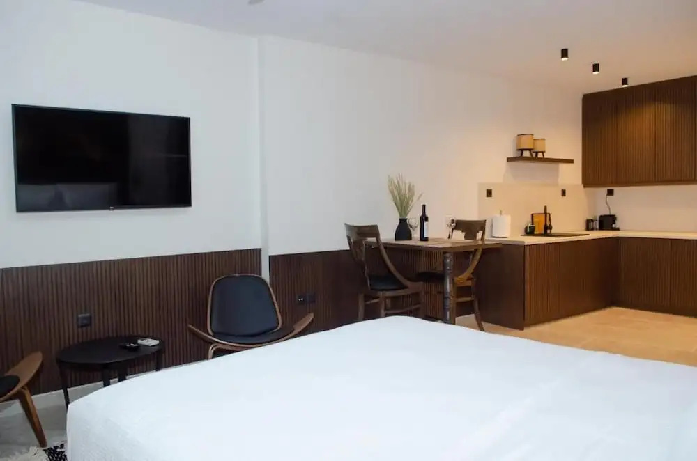 Leone suites