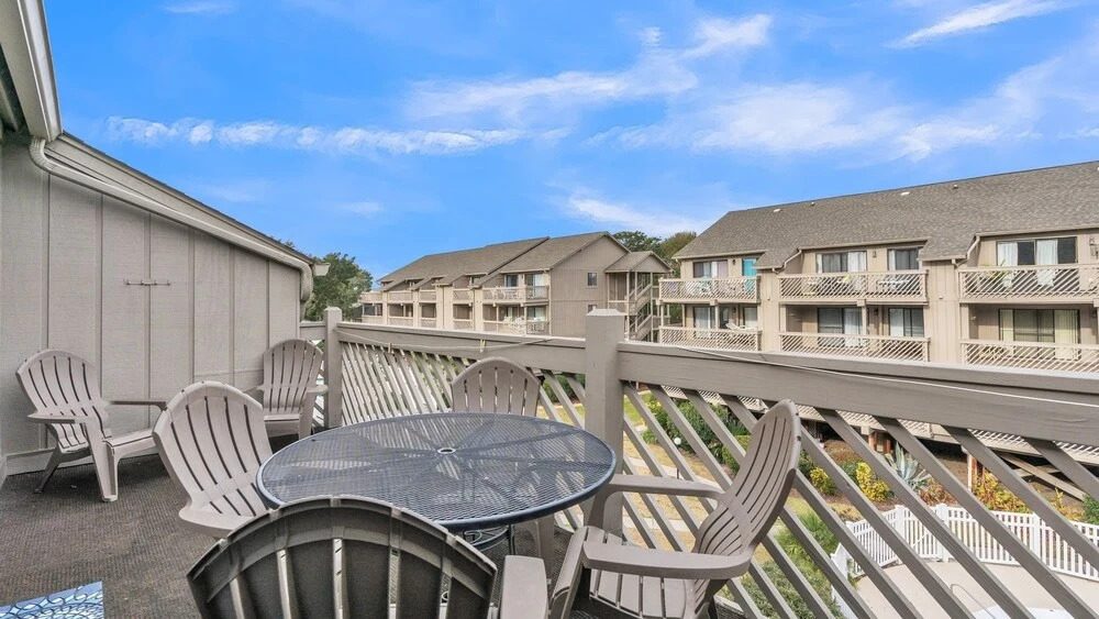 Kiana's Beach Retreat 2 Bedroom Condo by RedAwning