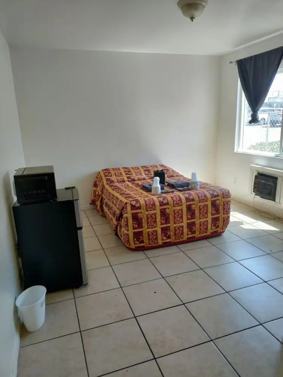 Crown Inn & Suites