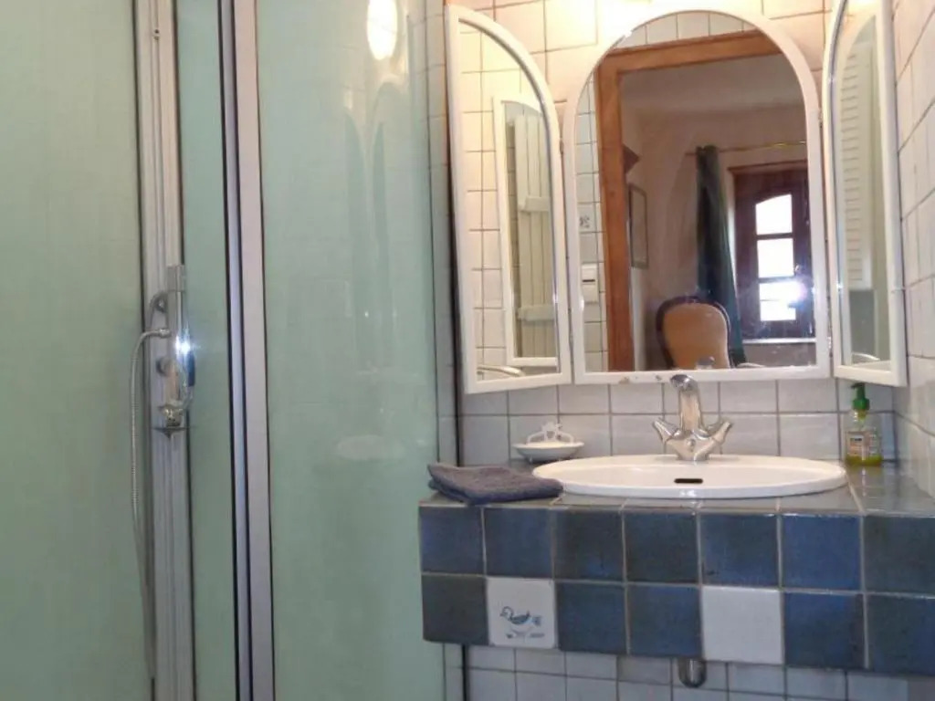 Charme Rural avec Piscine Privée et Animaux Acceptés - FR-1-496-200
