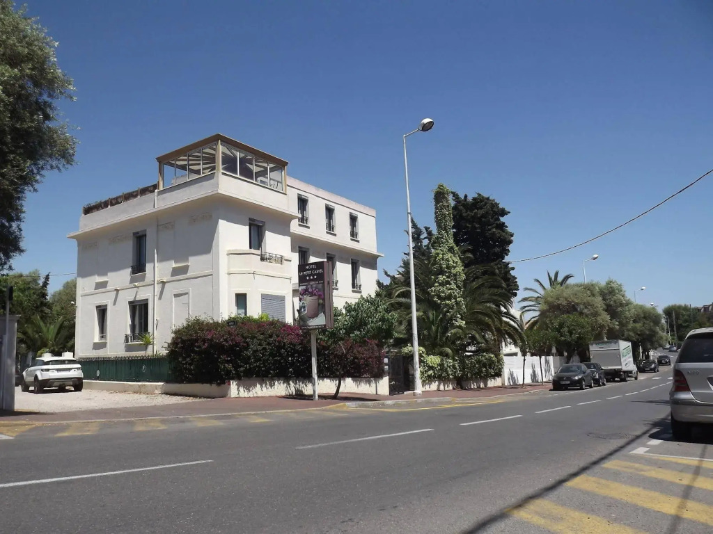 Hôtel Le Petit Castel