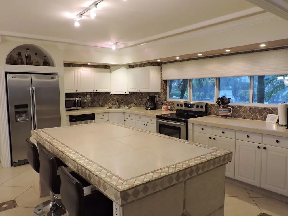 Oceanfront Luxury Townhouse 5/4 FOR 18 Heated Pool