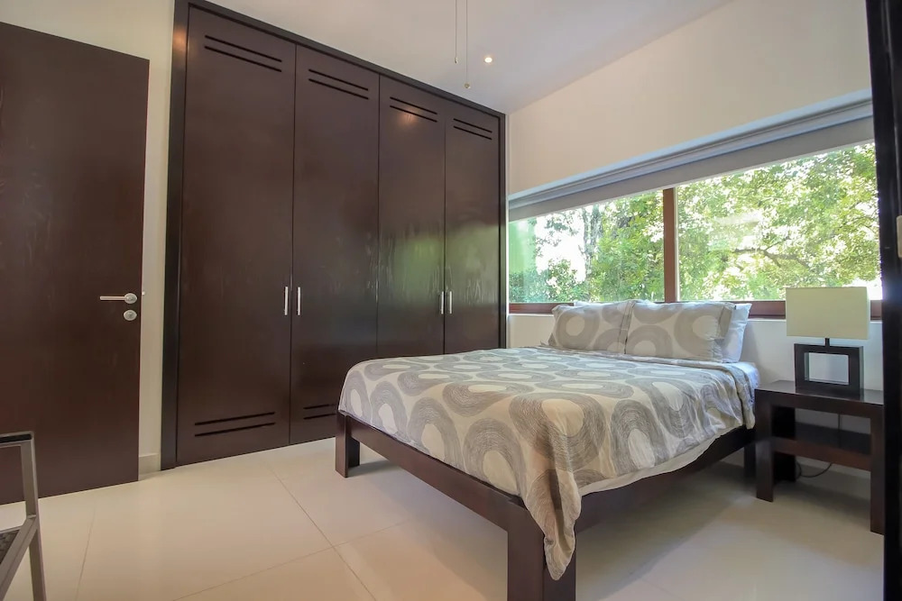 Apt in Exclusive Building by Olahola