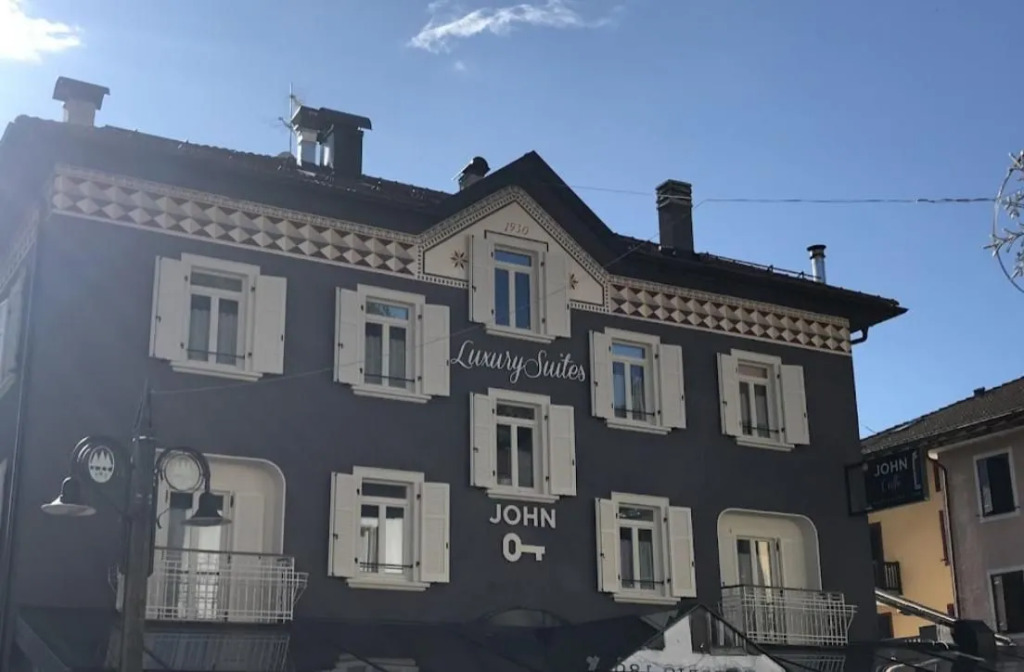 John Luxury Suites