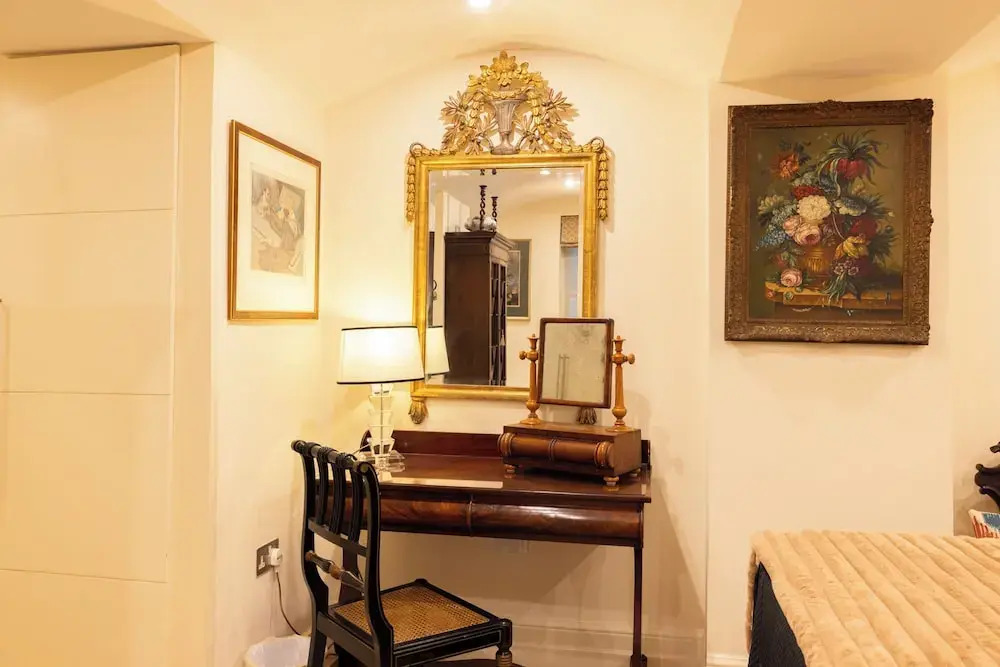 Large 4-bed 8-guests W/patio 1841 House Paddington