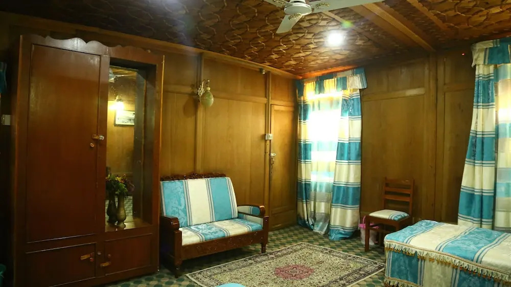 Aziz Palace Group of Houseboats