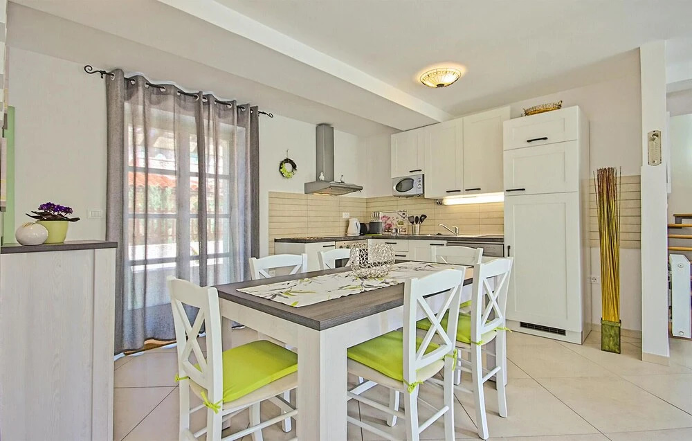 Stunning Home in Liznjan With 3 Bedrooms, Wifi and Outdoor Swimming Pool