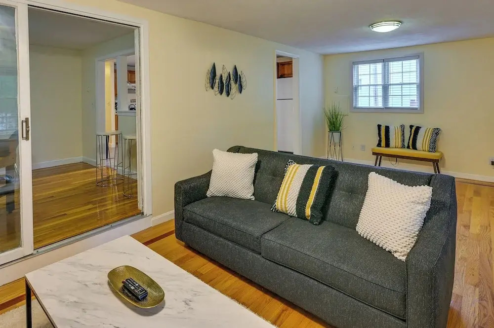 Boston Duplex w/ Foosball Table: 11 Mi to Downtown
