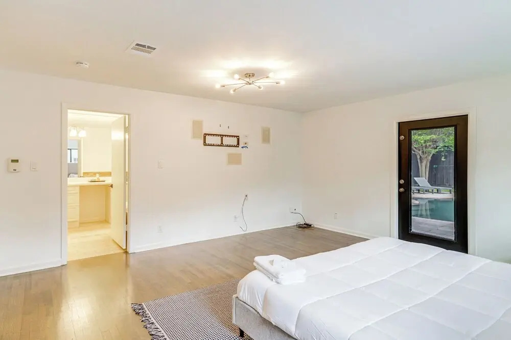 Spacious Houston Home w/ Pool - Near The Galleria!