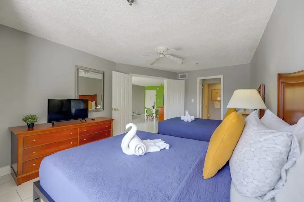 2 Mi to Disney & Old Town: Resort Condo w/ Perks