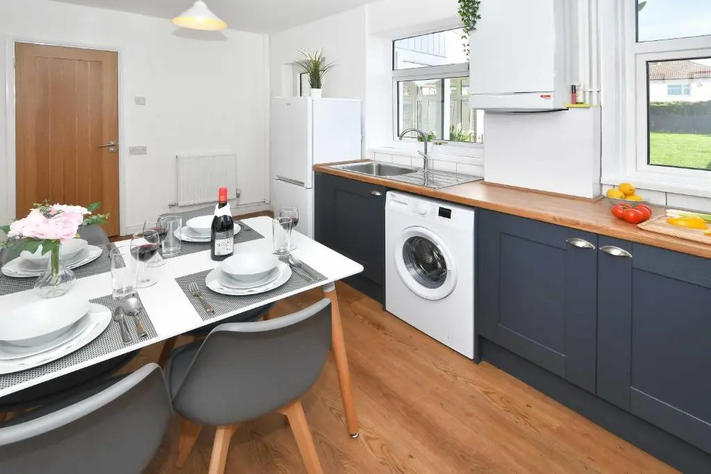 Orion House - sleeps 6, driveway, garden