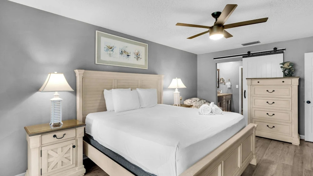 2BR Golf Retreat, Sleeps 8 Comfortably
