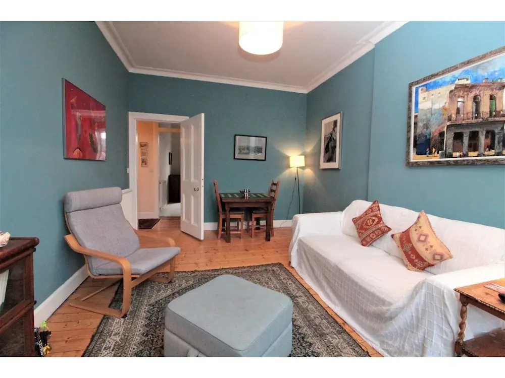 Bright, Spacious Flat For 2 in Edinburgh