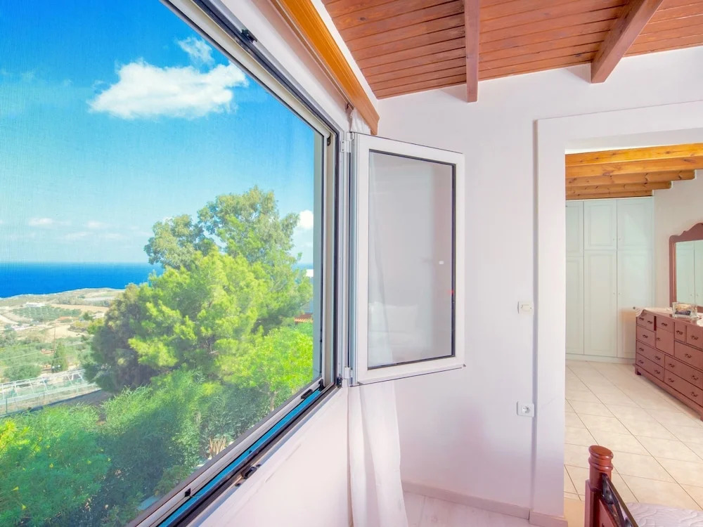 Beautiful Villa With Pool and Tennis Court at Agia Pelagia NW