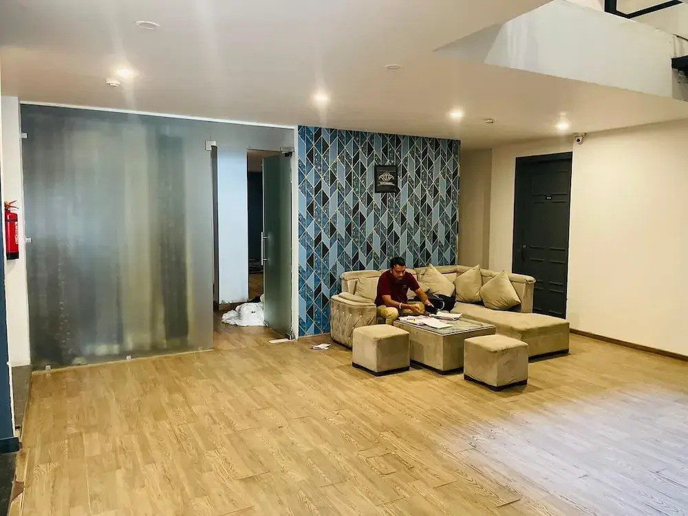 TIPSYY INN 003